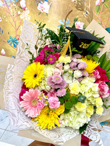  Super Grad Bouquet